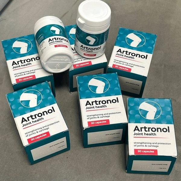 Flacone e scatole verde petrolio di Artronol da 30 capsule
