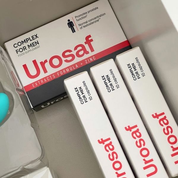 Scatola bianca e rossa di Urosaf con le confezioni da 10 capsule